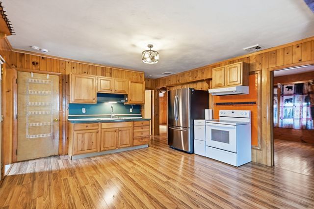 64 Stewart St, Chicopee, MA 01020
