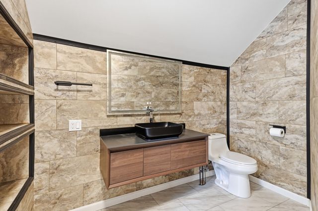 64 Stewart St, Chicopee, MA 01020