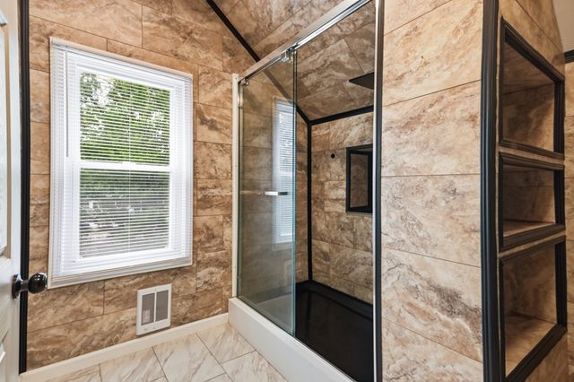 64 Stewart St, Chicopee, MA 01020