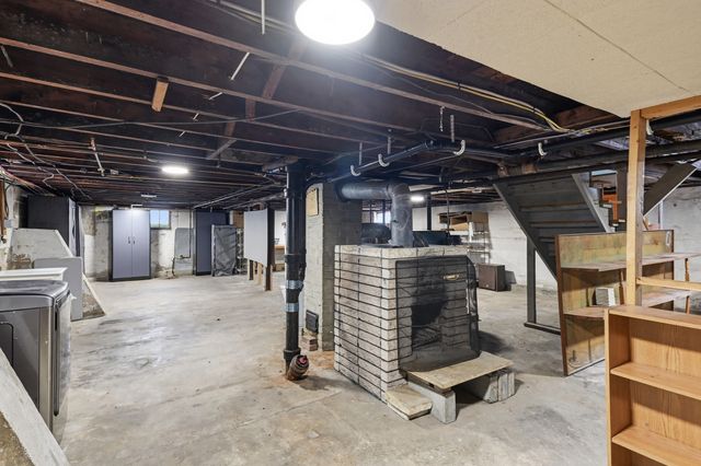 64 Stewart St, Chicopee, MA 01020