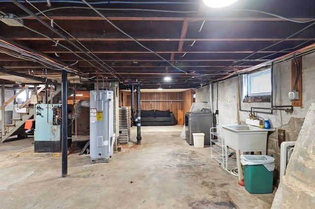 64 Stewart St, Chicopee, MA 01020
