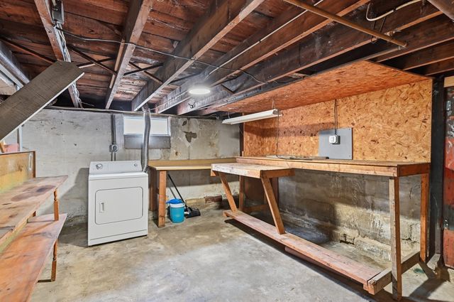 64 Stewart St, Chicopee, MA 01020