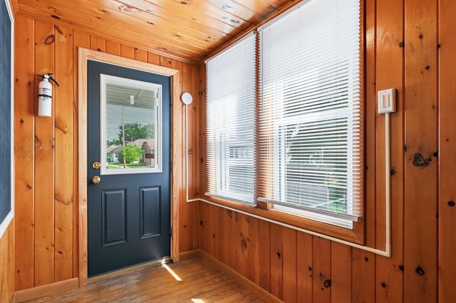 64 Stewart St, Chicopee, MA 01020