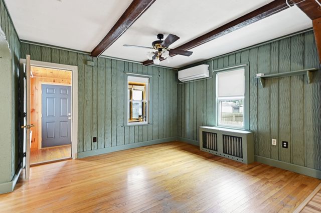64 Stewart St, Chicopee, MA 01020