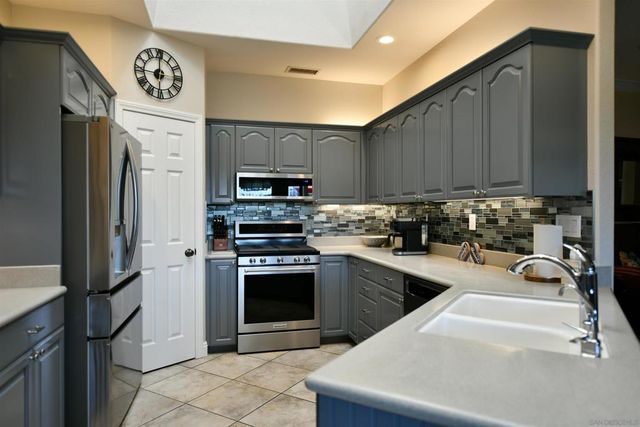 2186 Flint Ave, Escondido, CA 92026