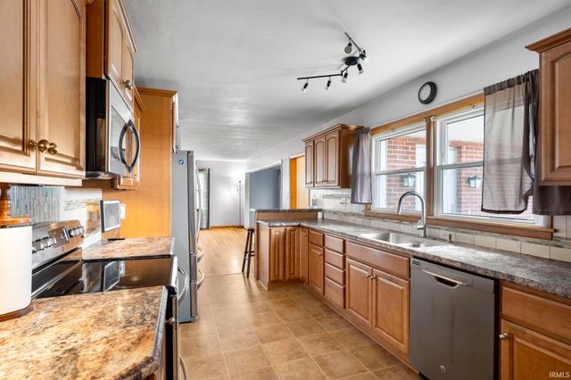 5894 N SR 25, Logansport, IN 46947