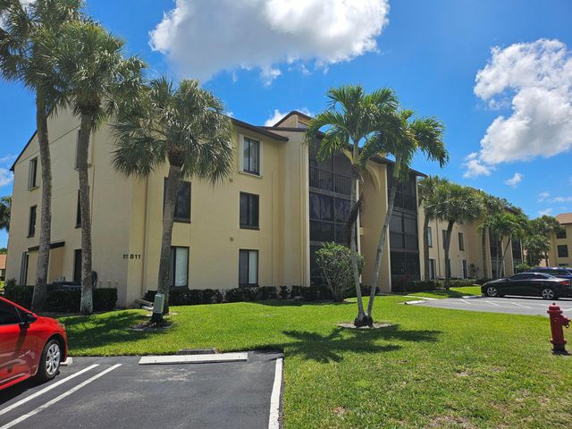 811 Sky Pine Way F2, Greenacres, FL 33415