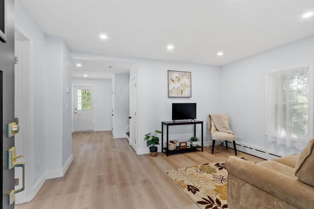 15 Arcadia St, Grafton, MA 01560