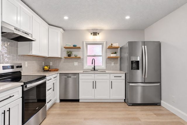 15 Arcadia St, Grafton, MA 01560
