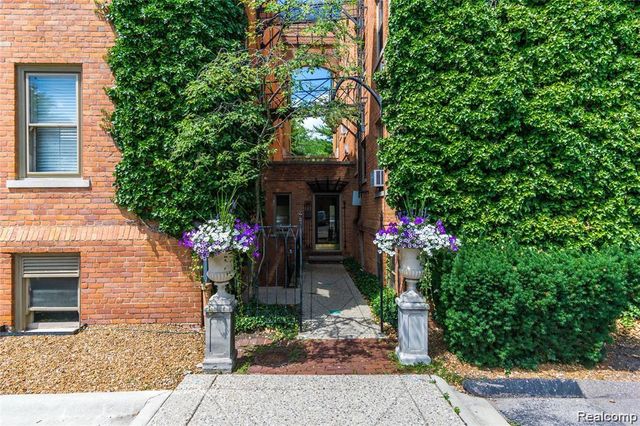 327 Southfield Road 1CS, Birmingham, MI 48009