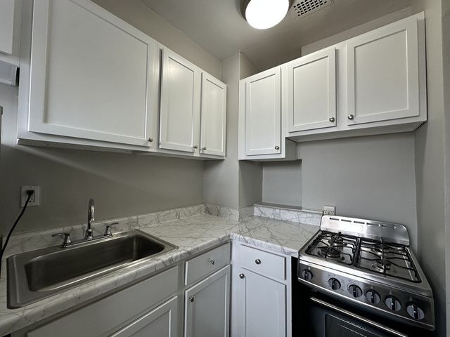 661 W Sheridan Road 601, Chicago, IL 60613