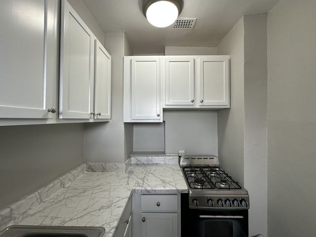 661 W Sheridan Road 601, Chicago, IL 60613