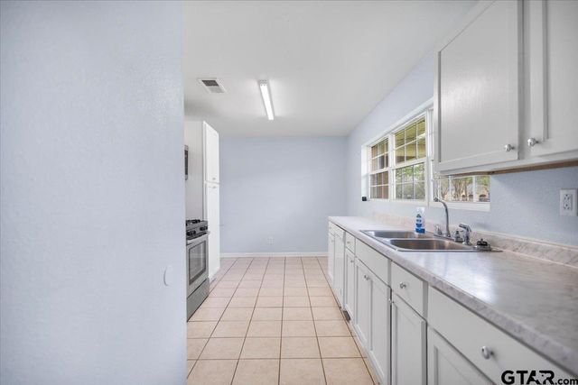 1602 W Duval Street, Troup, TX 75789