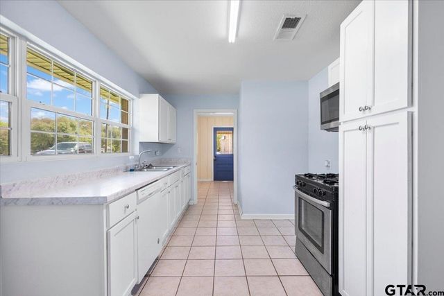 1602 W Duval Street, Troup, TX 75789