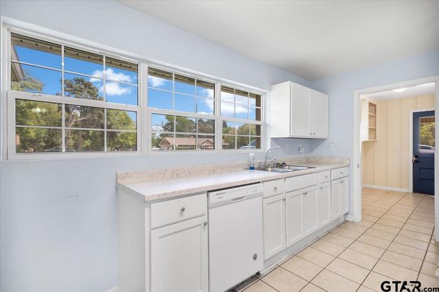 1602 W Duval Street, Troup, TX 75789