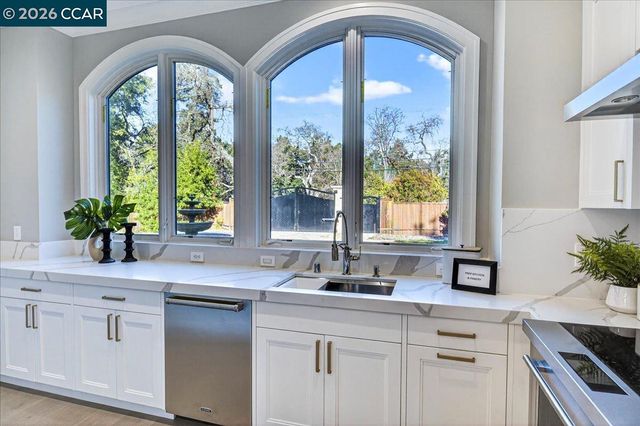 74 Middlefield Rd, Atherton, CA 94027