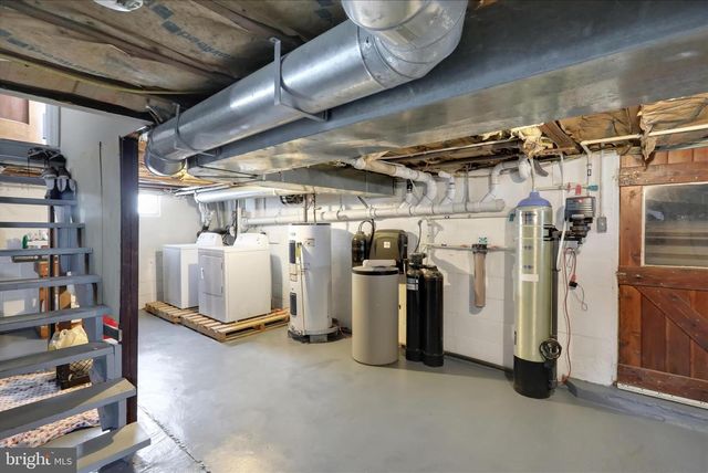 757 N MANOR RD, Elverson, PA 19520