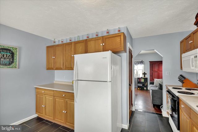 757 N MANOR RD, Elverson, PA 19520