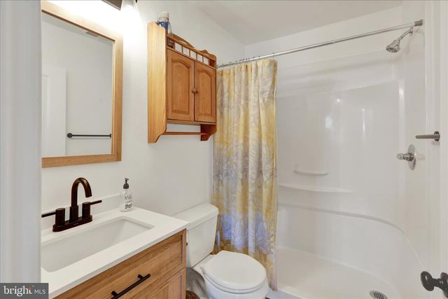 757 N MANOR RD, Elverson, PA 19520