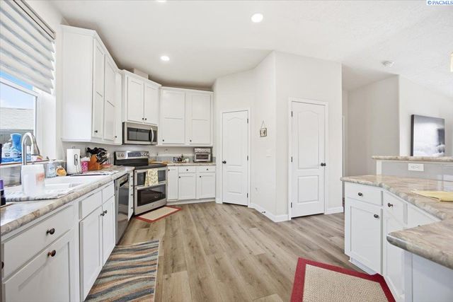 3110 W 24th Ave, Kennewick, WA 99337