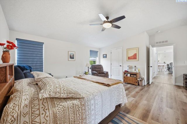 3110 W 24th Ave, Kennewick, WA 99337