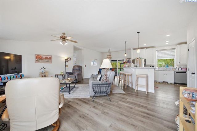 3110 W 24th Ave, Kennewick, WA 99337