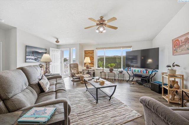 3110 W 24th Ave, Kennewick, WA 99337