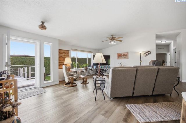 3110 W 24th Ave, Kennewick, WA 99337