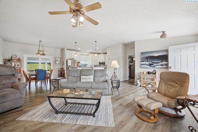 3110 W 24th Ave, Kennewick, WA 99337