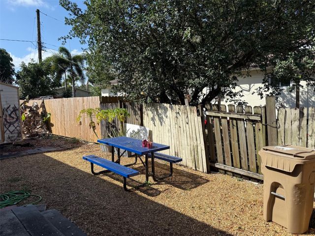 6140 SW 43rd Street, Davie, FL 33314