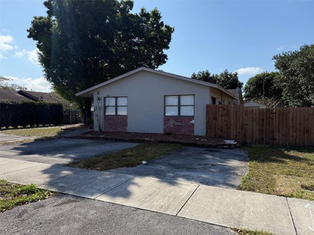 6140 SW 43rd Street, Davie, FL 33314