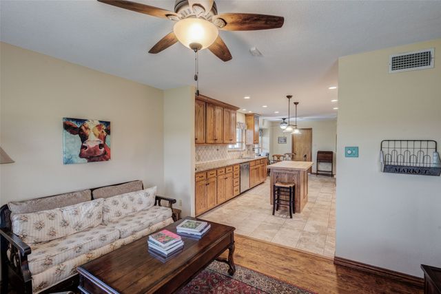 10715 County Road 2458, Poetry, TX 75160