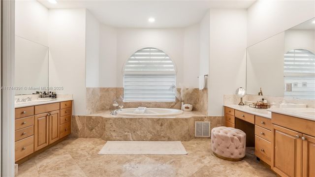 14443 S Jockey Cir S, Davie, FL 33330
