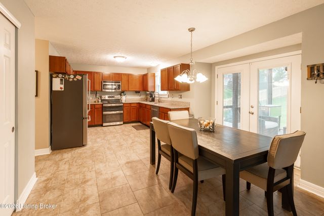6639 Calm River Way, Louisville, KY 40299