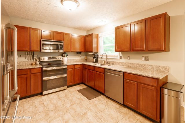 6639 Calm River Way, Louisville, KY 40299