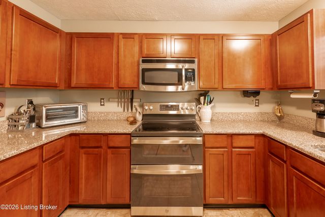 6639 Calm River Way, Louisville, KY 40299