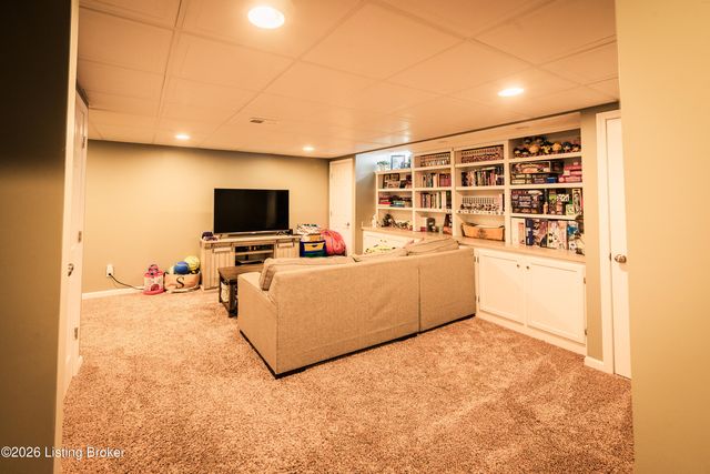 6639 Calm River Way, Louisville, KY 40299