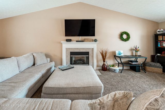 6639 Calm River Way, Louisville, KY 40299