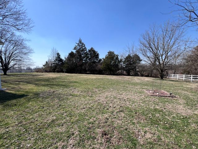 109 A BARTLEY LN, Fulton, MO 65251