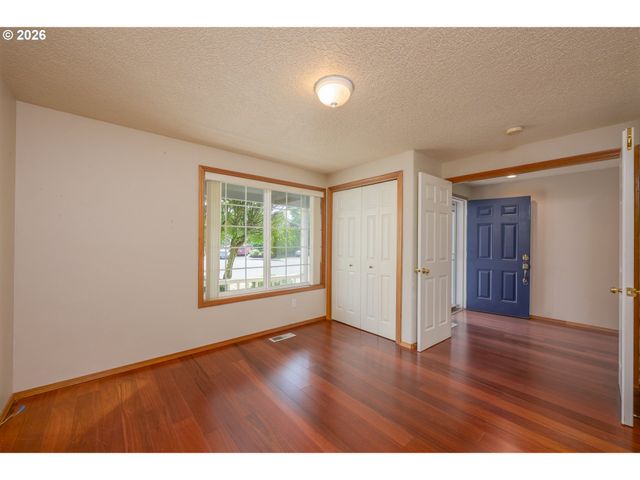205 E MYRTLEWOOD Ct, Newberg, OR 97132