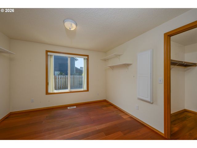 205 E MYRTLEWOOD Ct, Newberg, OR 97132