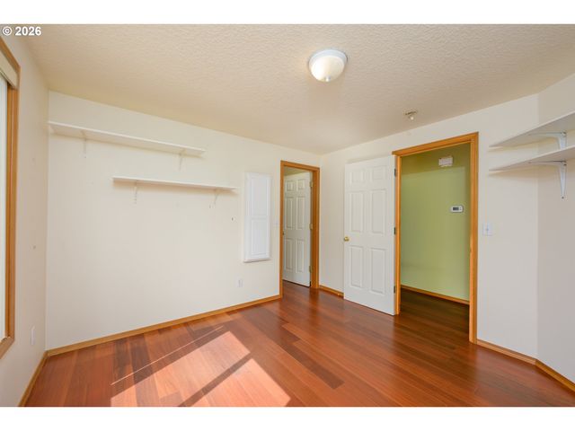 205 E MYRTLEWOOD Ct, Newberg, OR 97132