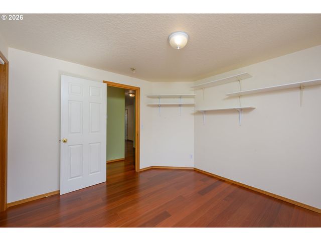 205 E MYRTLEWOOD Ct, Newberg, OR 97132