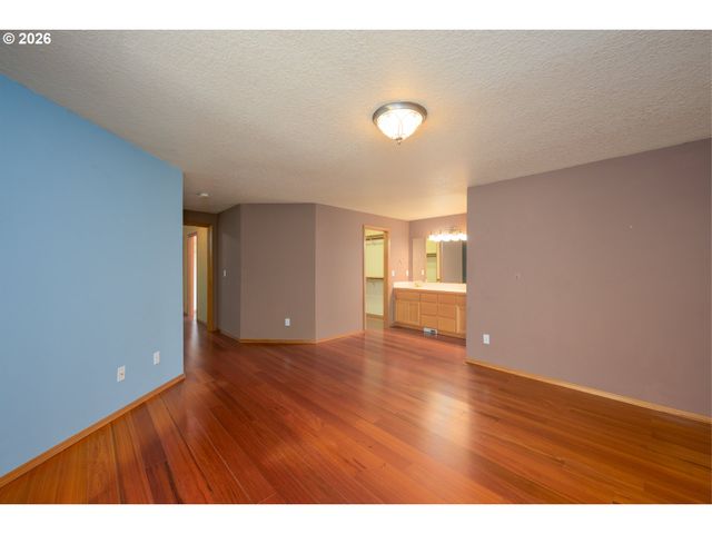 205 E MYRTLEWOOD Ct, Newberg, OR 97132