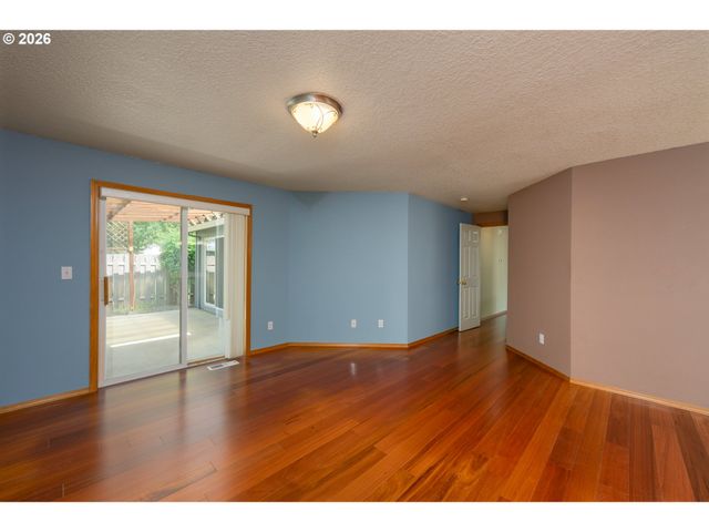 205 E MYRTLEWOOD Ct, Newberg, OR 97132