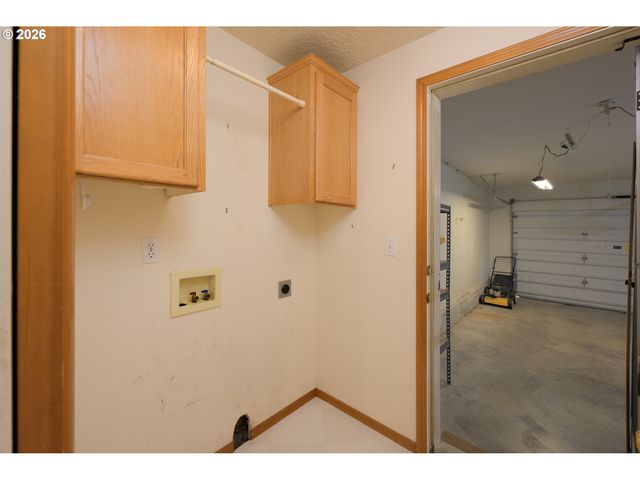 205 E MYRTLEWOOD Ct, Newberg, OR 97132