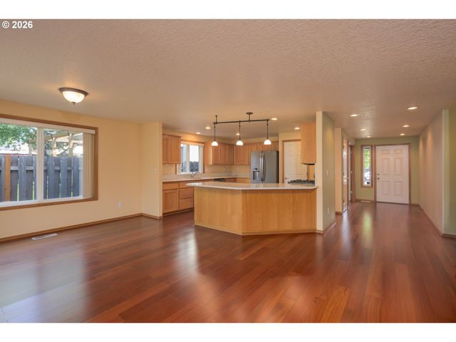 205 E MYRTLEWOOD Ct, Newberg, OR 97132