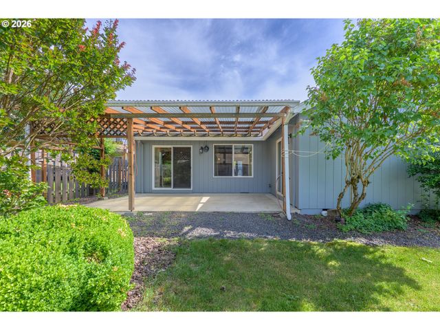 205 E MYRTLEWOOD Ct, Newberg, OR 97132