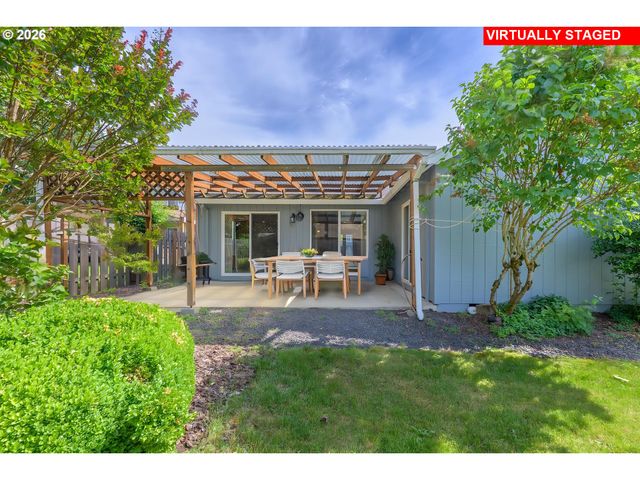 205 E MYRTLEWOOD Ct, Newberg, OR 97132