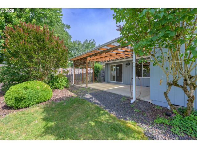 205 E MYRTLEWOOD Ct, Newberg, OR 97132